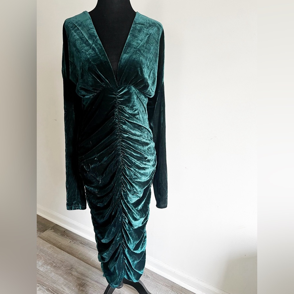 Velvety V-neck Ruched Long Sleeve Holiday Cocktail Event Dress in Green